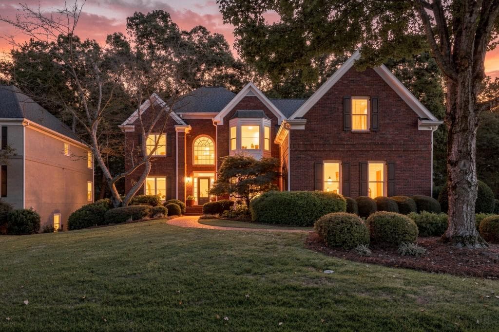 6 bedroom, 5 bathroom, 4,782 sq ft single family residence under contract at 2726 Twin Leaf Trail, Marietta, GA 30062 — photo 2
