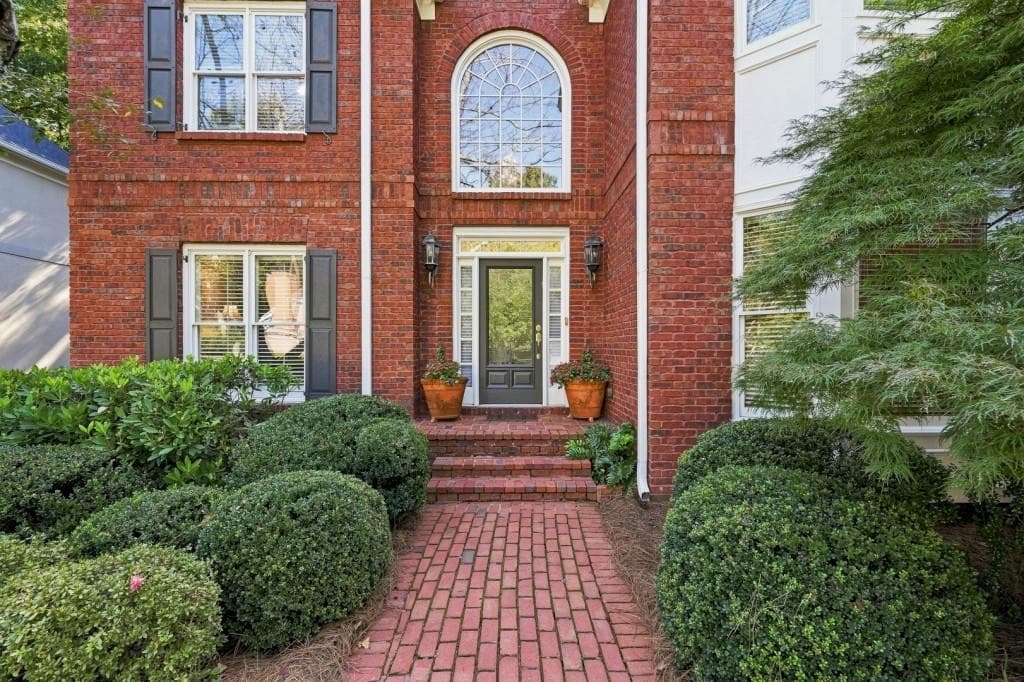 6 bedroom, 5 bathroom, 4,782 sq ft single family residence under contract at 2726 Twin Leaf Trail, Marietta, GA 30062 — photo 3
