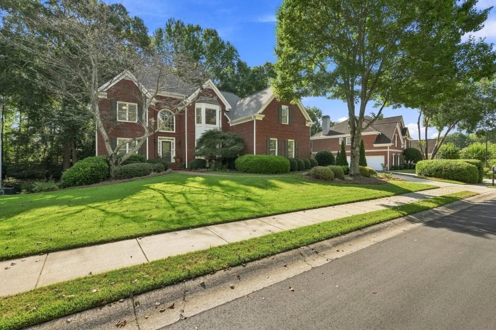 6 bedroom, 5 bathroom, 4,782 sq ft single family residence under contract at 2726 Twin Leaf Trail, Marietta, GA 30062 — photo 4