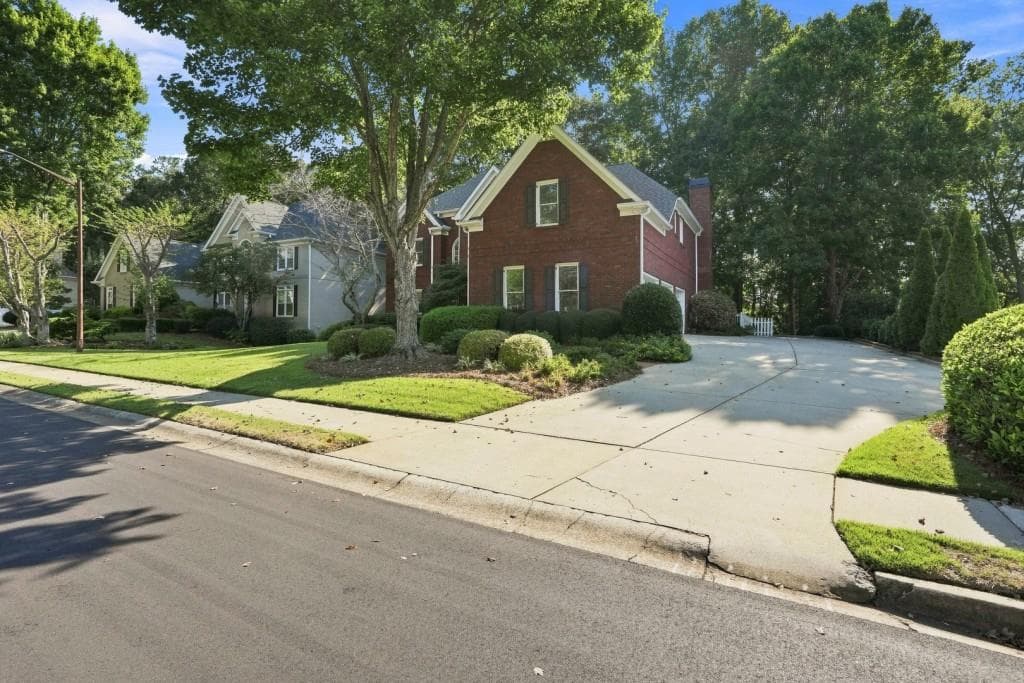 6 bedroom, 5 bathroom, 4,782 sq ft single family residence under contract at 2726 Twin Leaf Trail, Marietta, GA 30062 — photo 5