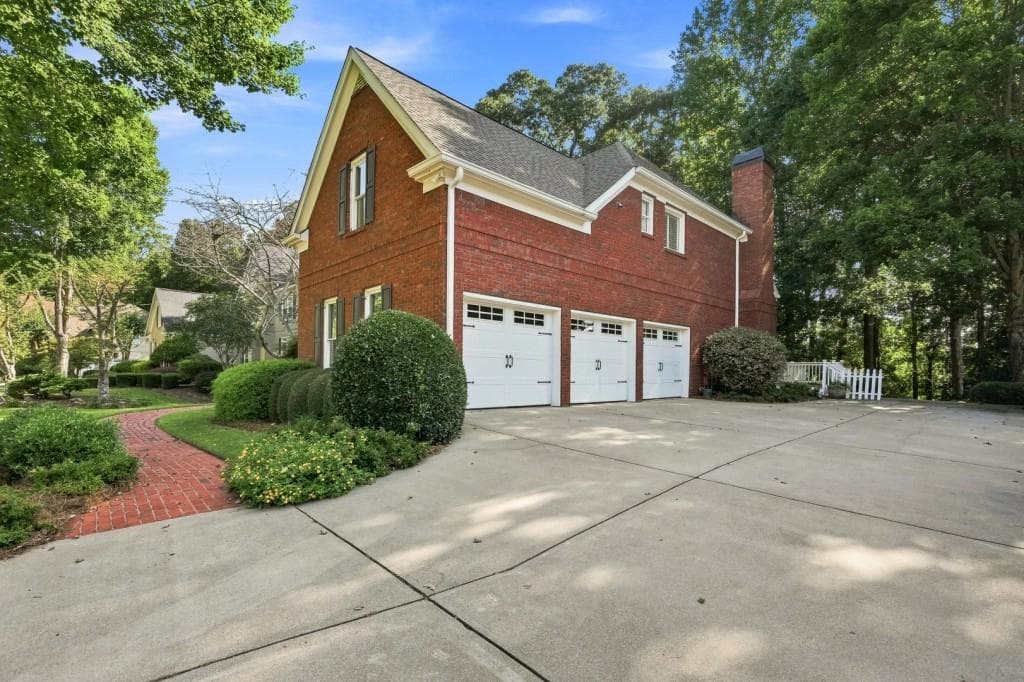 6 bedroom, 5 bathroom, 4,782 sq ft single family residence under contract at 2726 Twin Leaf Trail, Marietta, GA 30062 — photo 6
