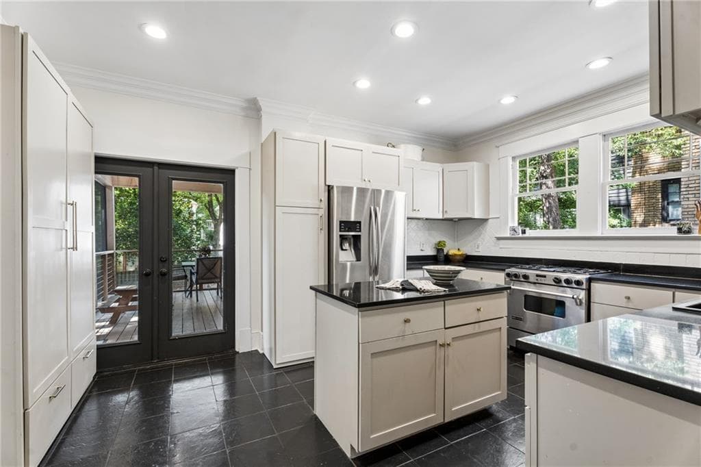 3 bedroom, 3 bathroom, 2,452 sq ft single family residence for sale at 700 Penn Avenue, Atlanta, GA 30308 — photo 3