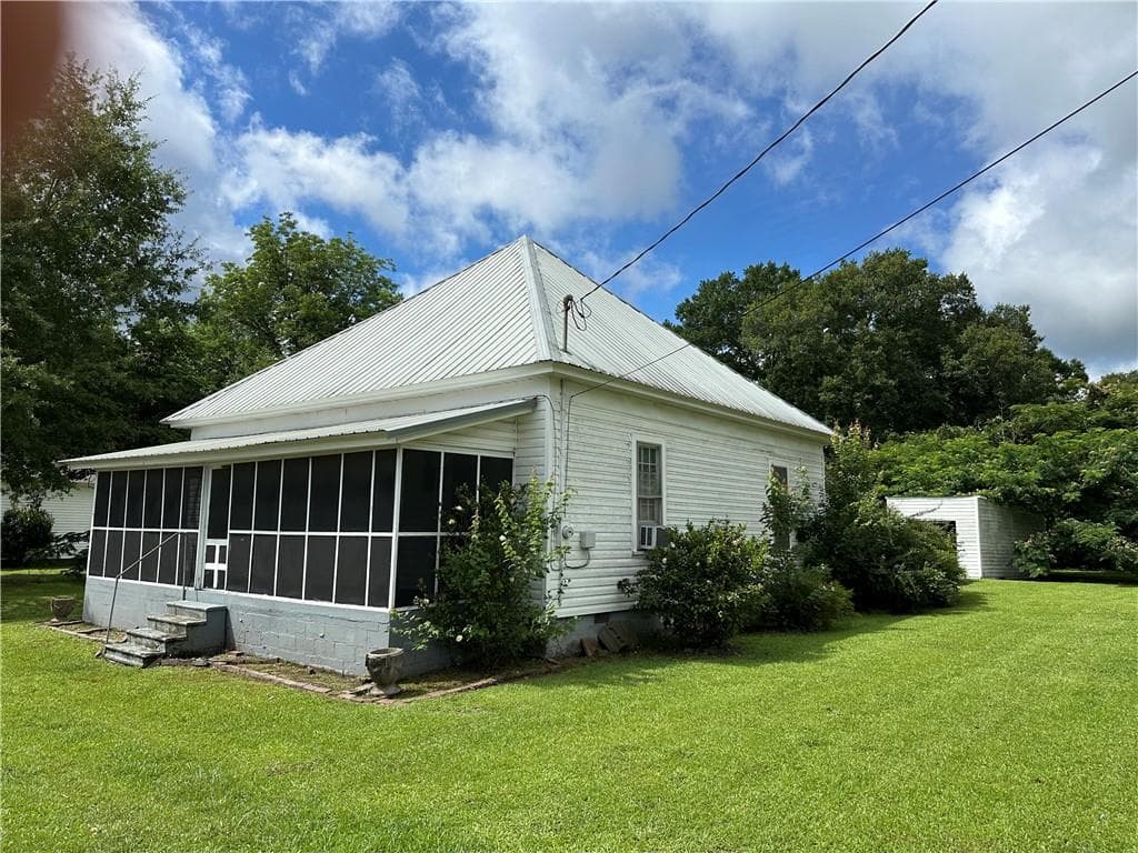 2 bedroom, 1 bathroom, 1,136 sq ft single family residence for sale at 630 Rockmart Road, Villa Rica, GA 30180