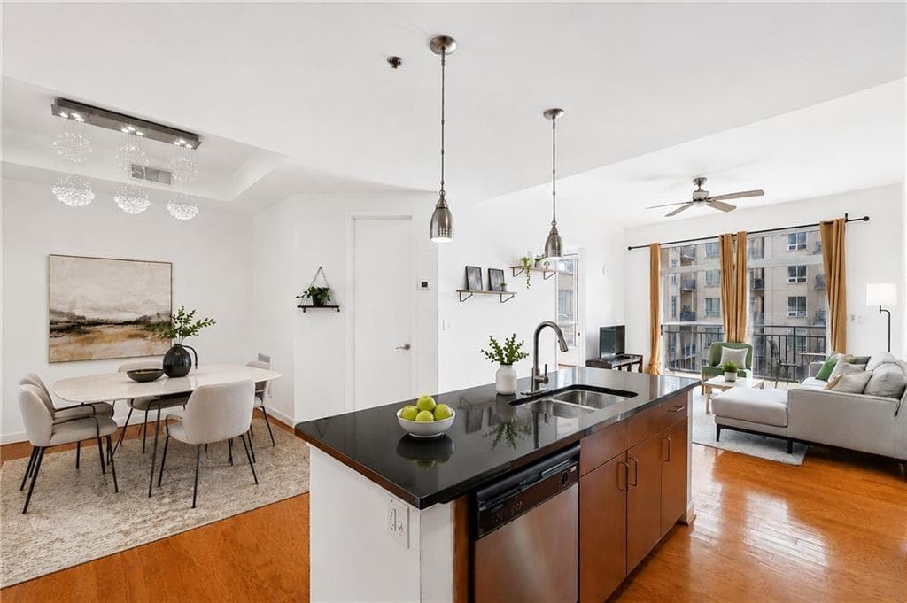2 bedroom, 2 bathroom, 1,061 sq ft condominium for sale at 711 Cosmopolitan Drive 300, Atlanta, GA 30324