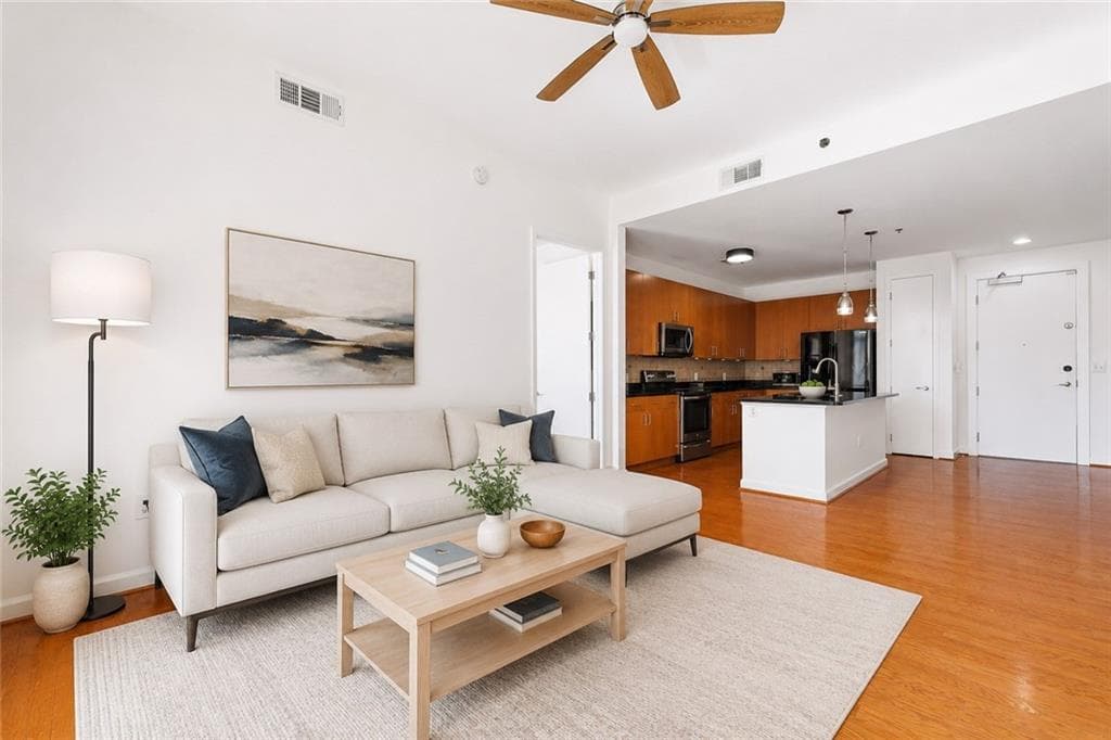 2 bedroom, 2 bathroom, 1,061 sq ft condominium for sale at 711 Cosmopolitan Drive 300, Atlanta, GA 30324 — photo 2