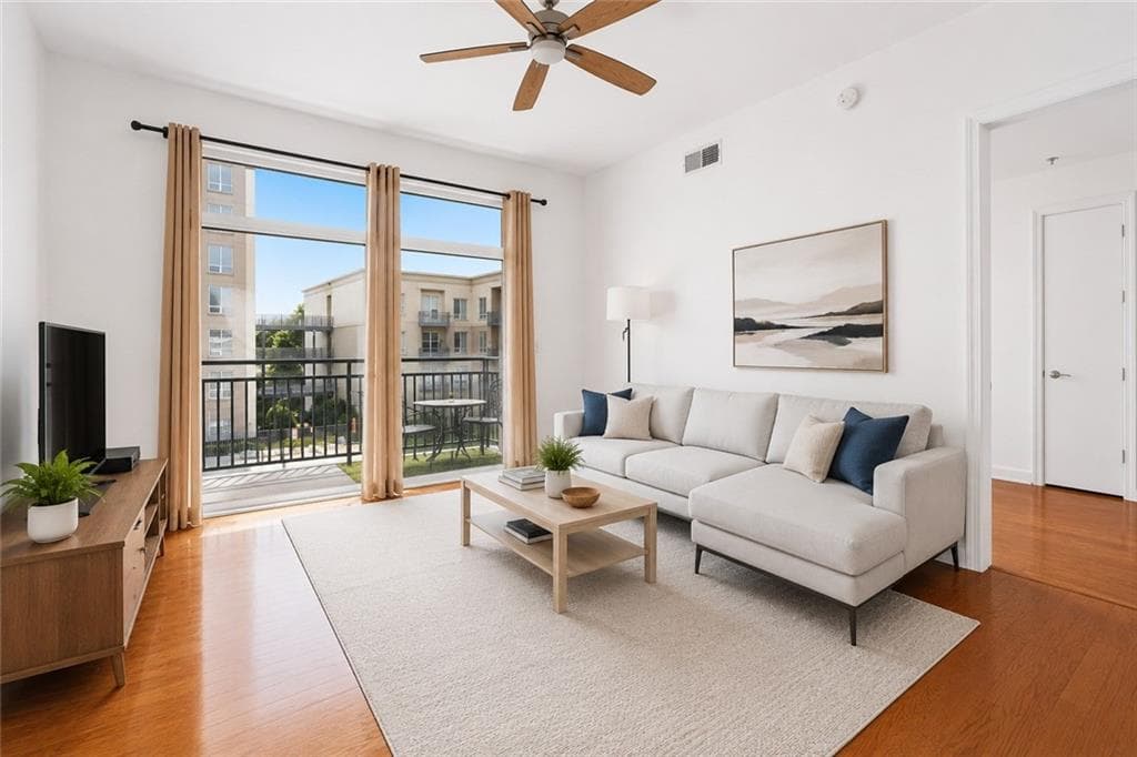 2 bedroom, 2 bathroom, 1,061 sq ft condominium for sale at 711 Cosmopolitan Drive 300, Atlanta, GA 30324 — photo 3