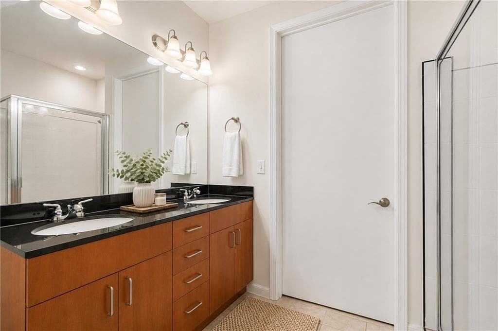 2 bedroom, 2 bathroom, 1,061 sq ft condominium for sale at 711 Cosmopolitan Drive 300, Atlanta, GA 30324 — photo 7