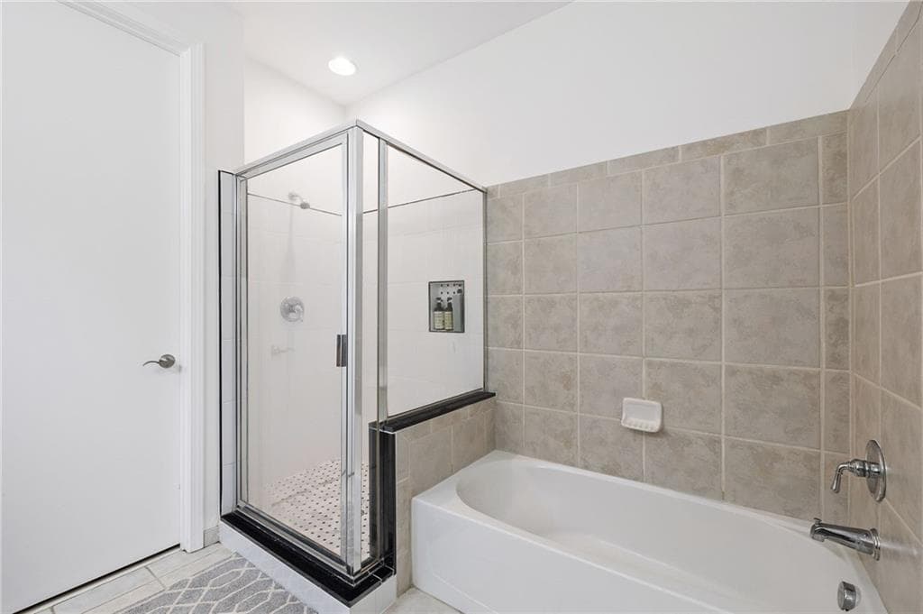 2 bedroom, 2 bathroom, 1,061 sq ft condominium for sale at 711 Cosmopolitan Drive 300, Atlanta, GA 30324 — photo 8