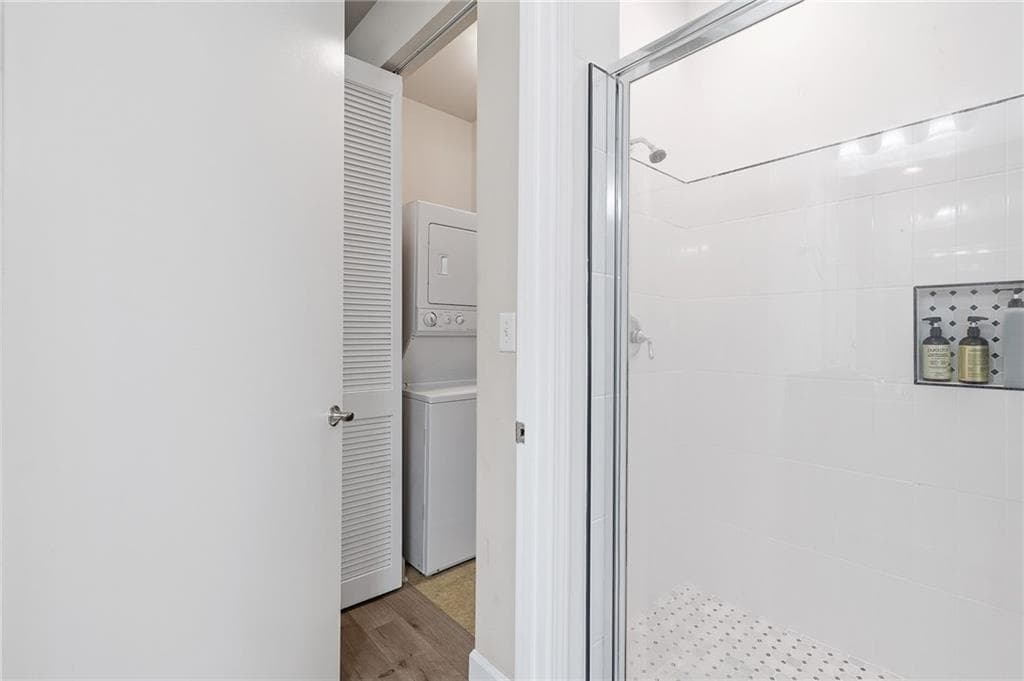 2 bedroom, 2 bathroom, 1,061 sq ft condominium for sale at 711 Cosmopolitan Drive 300, Atlanta, GA 30324 — photo 9