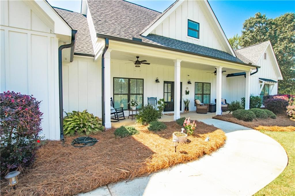 3 bedroom, 3 bathroom, 2,248 sq ft single family residence under contract at 2007 Tallassee Road, Statham, GA 30666 — photo 3