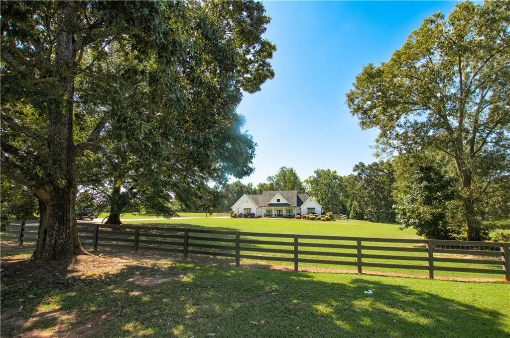3 bedroom, 3 bathroom, 2,248 sq ft single family residence under contract at 2007 Tallassee Road, Statham, GA 30666 — photo 4