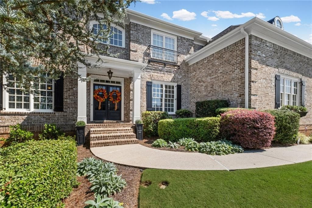 6 bedroom, 5 bathroom, 6,137 sq ft single family residence for sale at 3925 Graystone Preserve Place, Cumming, GA 30040 — photo 4