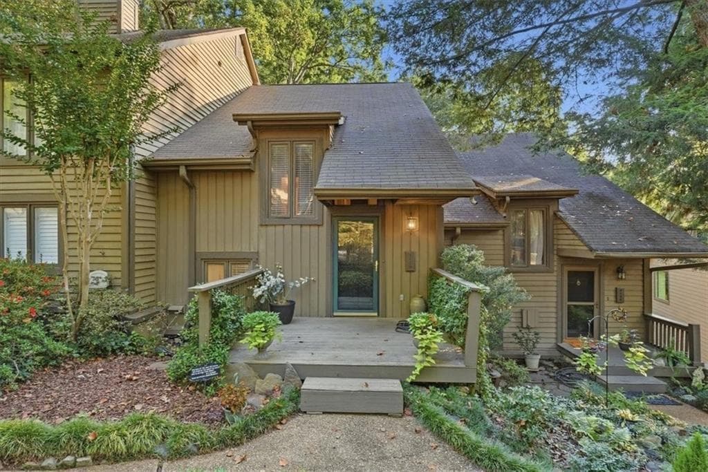3 bedroom, 3 bathroom, 2,840 sq ft townhouse for sale at 4138 D Youville Trace, Atlanta, GA 30341 — photo 2