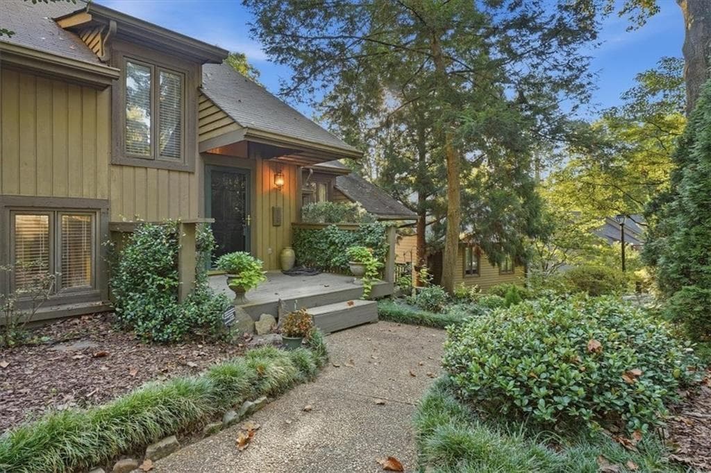 3 bedroom, 3 bathroom, 2,840 sq ft townhouse for sale at 4138 D Youville Trace, Atlanta, GA 30341 — photo 3