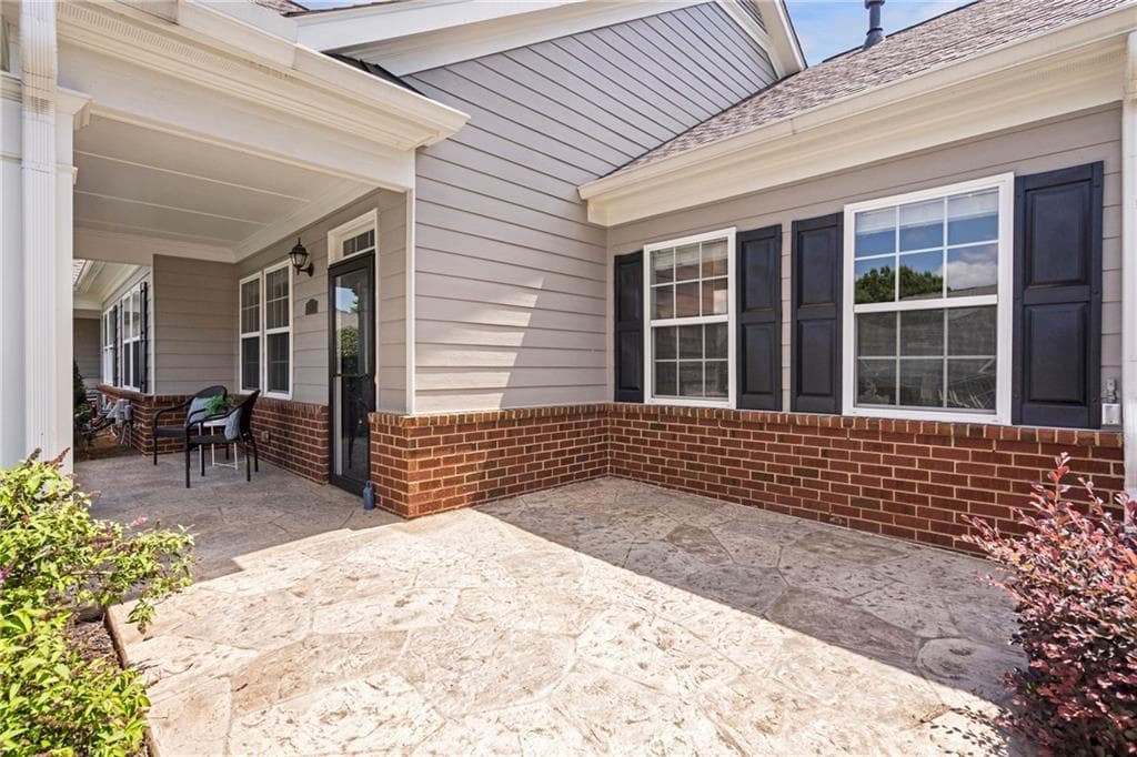 2 bedroom, 2 bathroom, 1,925 sq ft condominium for sale at 2694 Grapevine Circle, Cumming, GA 30041 — photo 3