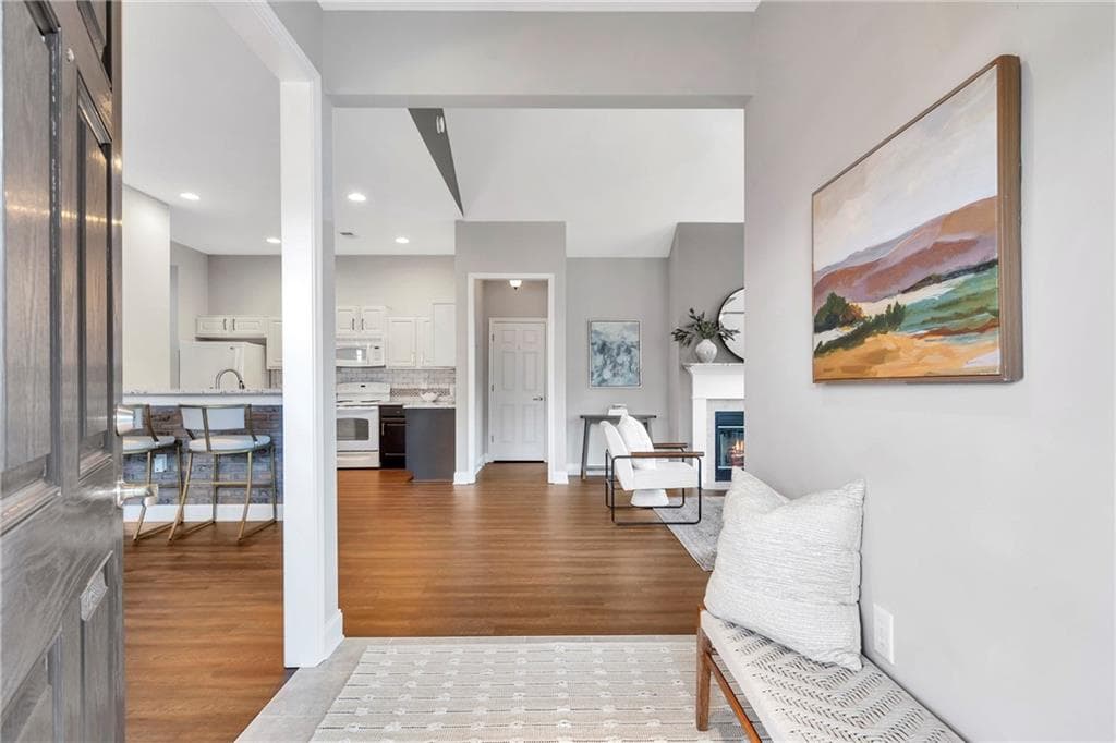 2 bedroom, 2 bathroom, 1,925 sq ft condominium for sale at 2694 Grapevine Circle, Cumming, GA 30041 — photo 5