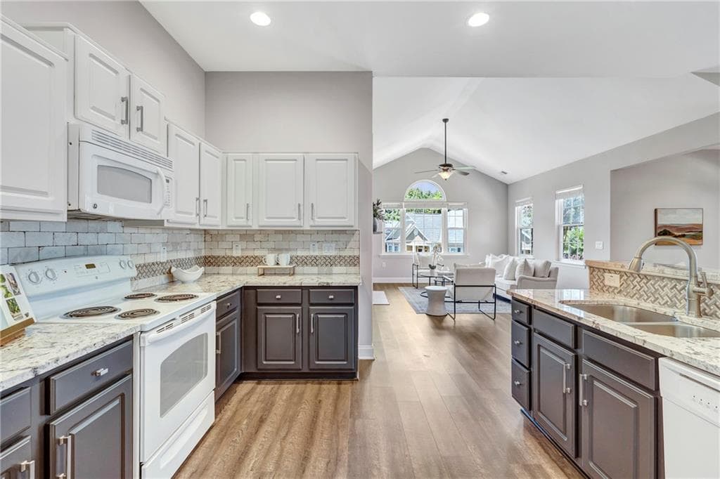 2 bedroom, 2 bathroom, 1,925 sq ft condominium for sale at 2694 Grapevine Circle, Cumming, GA 30041 — photo 7