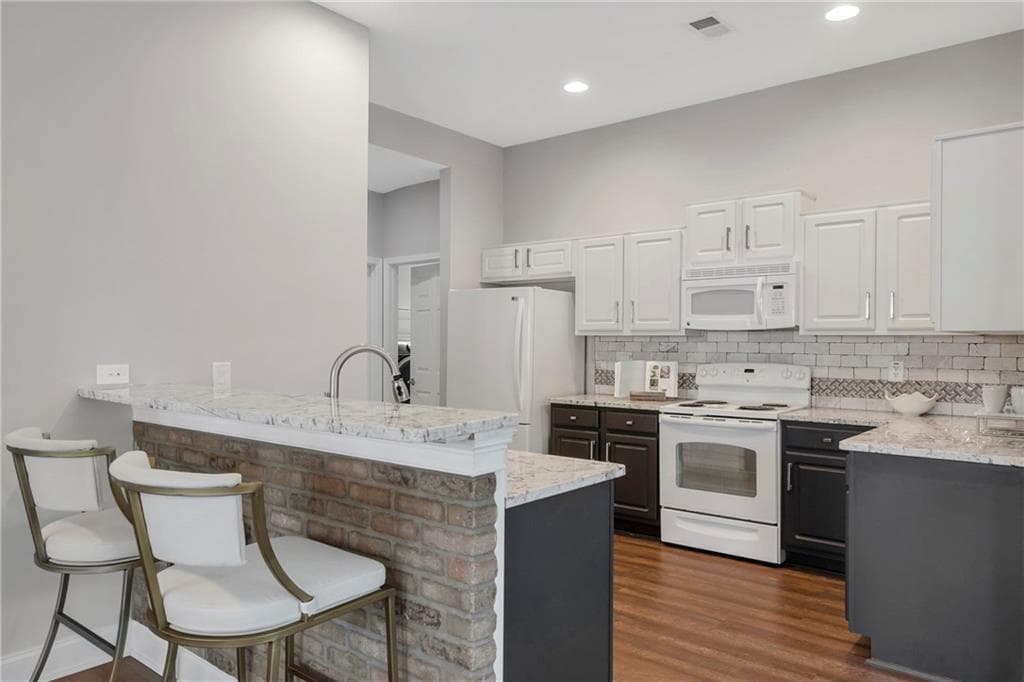 2 bedroom, 2 bathroom, 1,925 sq ft condominium for sale at 2694 Grapevine Circle, Cumming, GA 30041 — photo 8