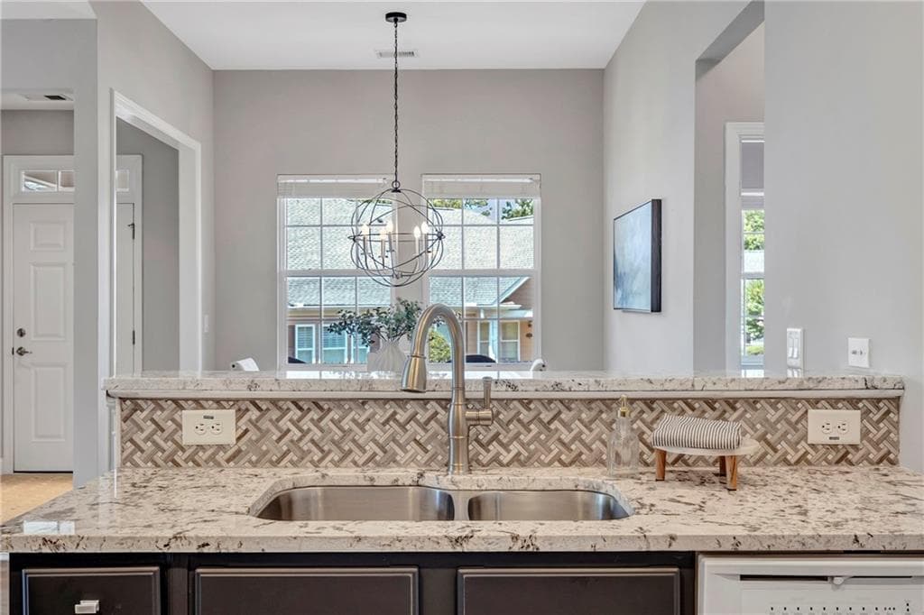 2 bedroom, 2 bathroom, 1,925 sq ft condominium for sale at 2694 Grapevine Circle, Cumming, GA 30041 — photo 9