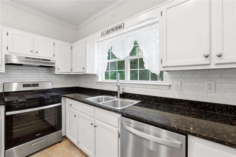 5 bedroom, 4 bathroom, 2,938 sq ft single family residence for sale at 5178 Eastbrook Road, Douglasville, GA 30135 — photo 10
