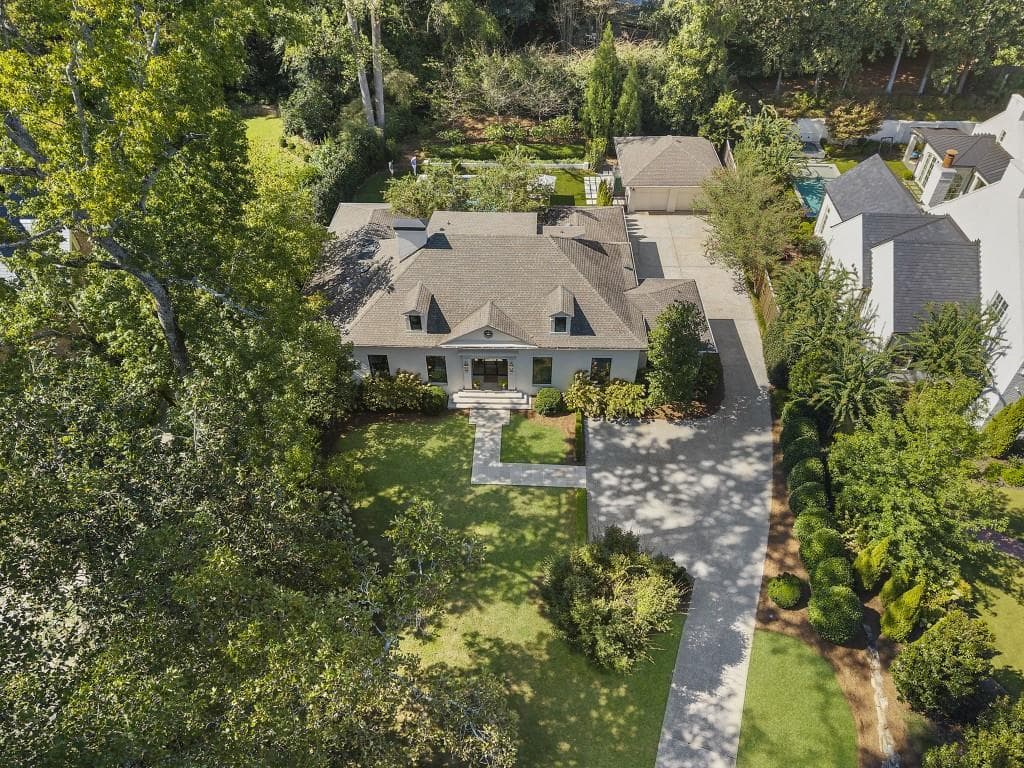 4 bedroom, 4 bathroom, 4,600 sq ft single family residence under contract at 447 Valley Road, Atlanta, GA 30305 — photo 3