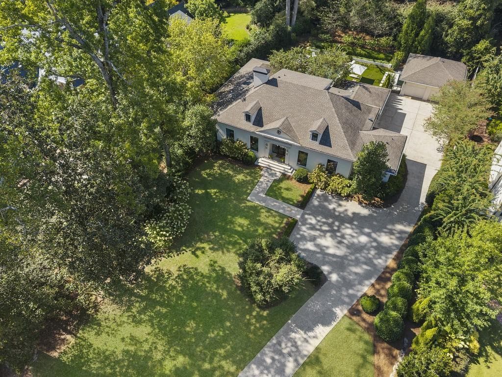 4 bedroom, 4 bathroom, 4,600 sq ft single family residence under contract at 447 Valley Road, Atlanta, GA 30305 — photo 5