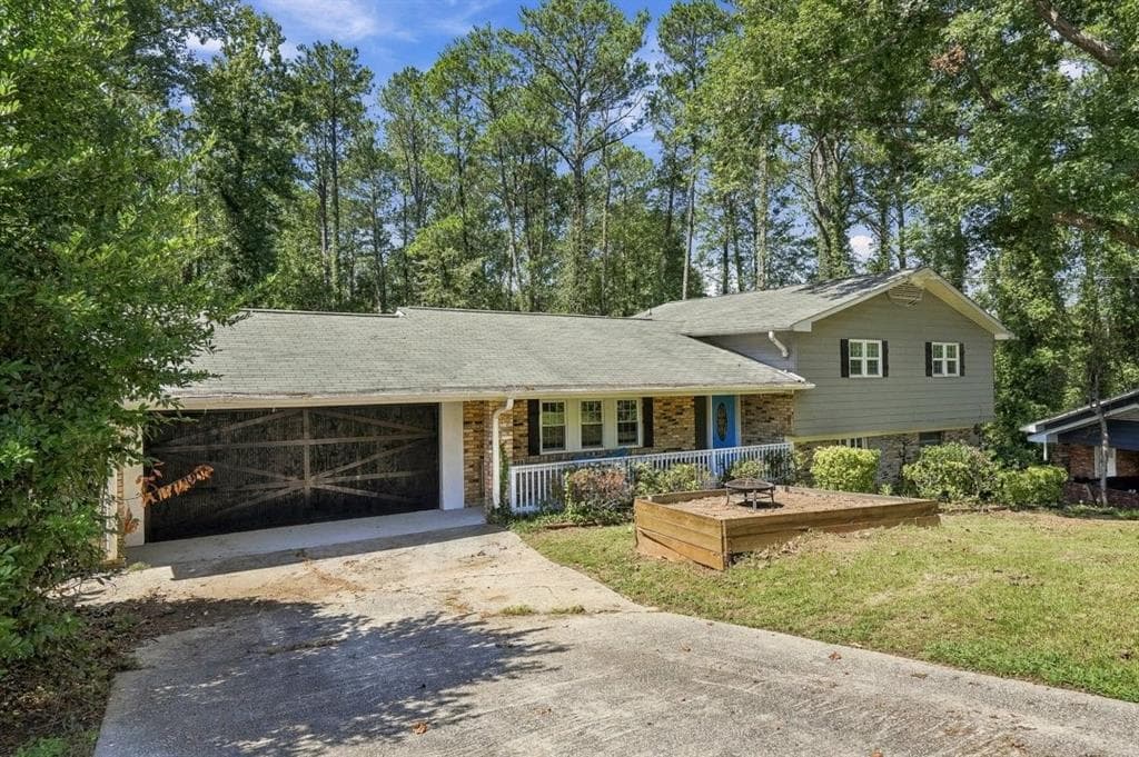 4 bedroom, 3 bathroom, 2,262 sq ft single family residence for sale at 3179 Flamingo Drive, East Point, GA 30344 — photo 2