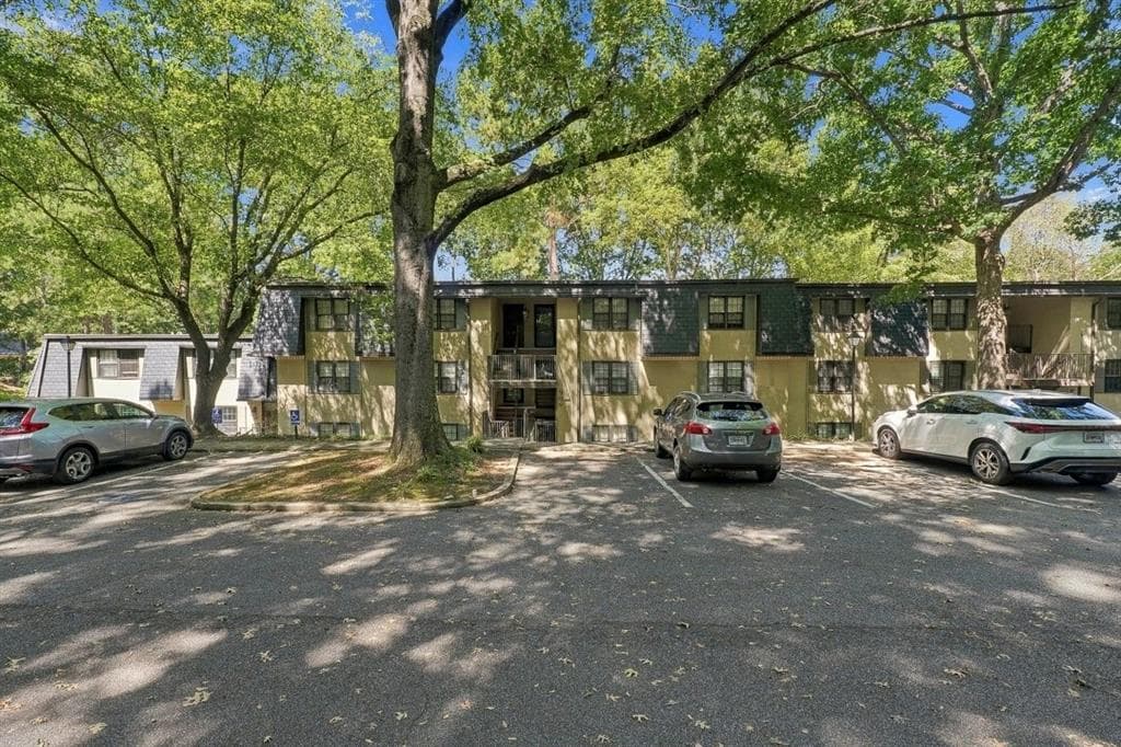 2 bedroom, 2 bathroom, 1,273 sq ft condominium for sale at 175 Barone Place, Atlanta, GA 30327 — photo 10