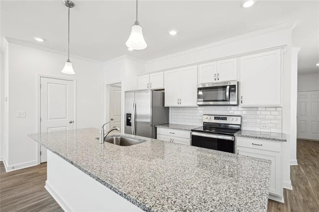 4 bedroom, 3 bathroom, 1,809 sq ft single family residence for rent at 5066 Woodland Hills, Powder Springs, GA 30127 for $2,675 a month — photo 3