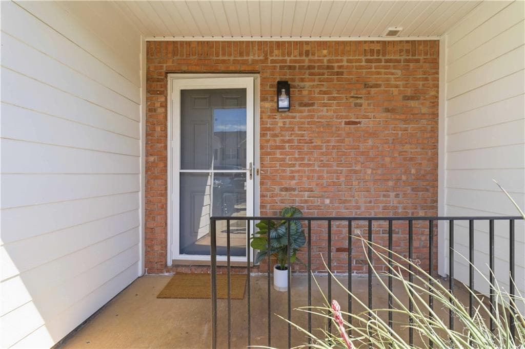 3 bedroom, 3 bathroom, 1,568 sq ft townhouse for sale at 702 Georgetown Court, Jonesboro, GA 30236 — photo 4