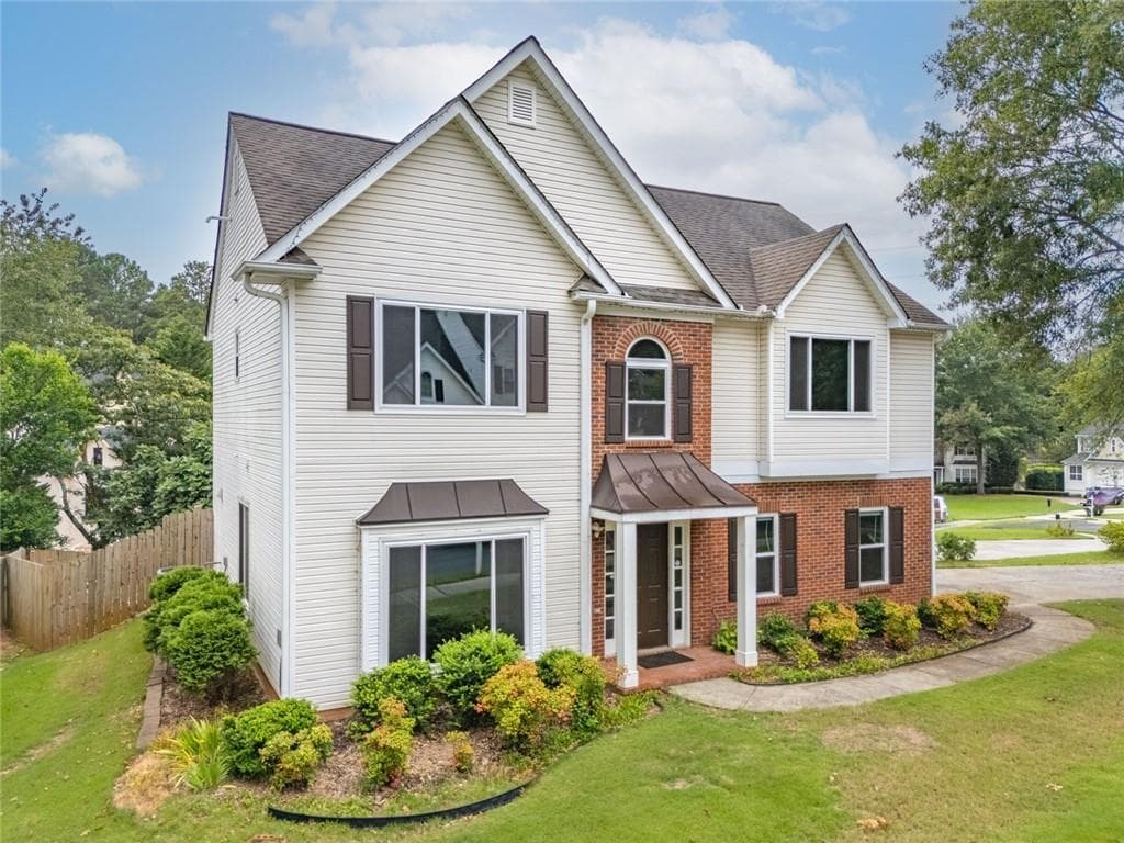 4 bedroom, 3 bathroom, 2,570 sq ft single family residence for rent at 702 Ashley Glen Lane, Johns Creek, GA 30022 for $3,000 a month — photo 2