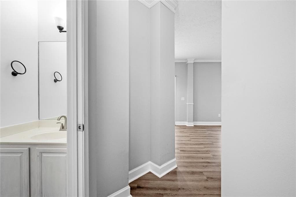 4 bedroom, 3 bathroom, 2,570 sq ft single family residence for rent at 702 Ashley Glen Lane, Johns Creek, GA 30022 for $3,000 a month — photo 10