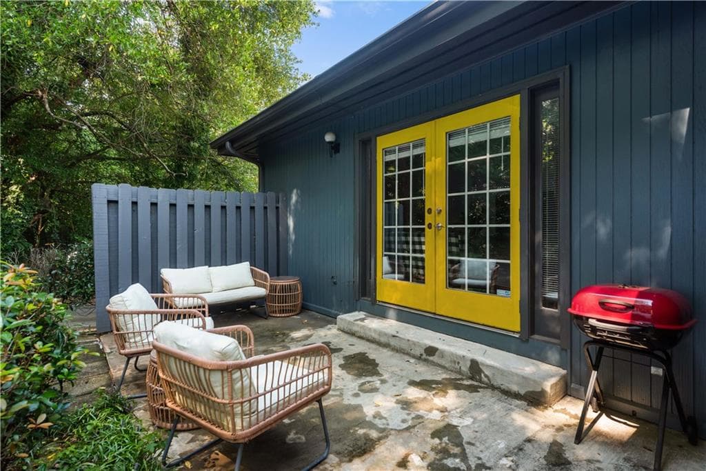 6 bedroom, 4 bathroom, 2,367 sq ft single family residence for sale at 1393 Markan Drive, Atlanta, GA 30306 — photo 4