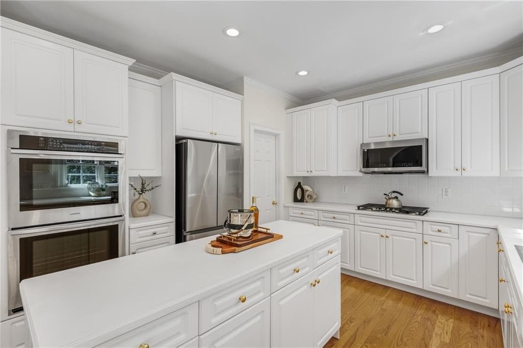 5 bedroom, 4 bathroom, 4,171 sq ft single family residence for sale at 1128 Promontory Drive, Marietta, GA 30062 — photo 3