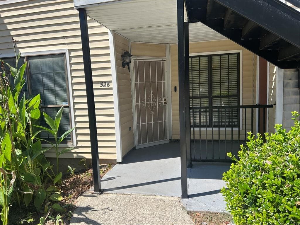 2 bedroom, 2 bathroom, 941 sq ft condominium for sale at 526 Windchase Lane, Stone Mountain, GA 30083 — photo 2