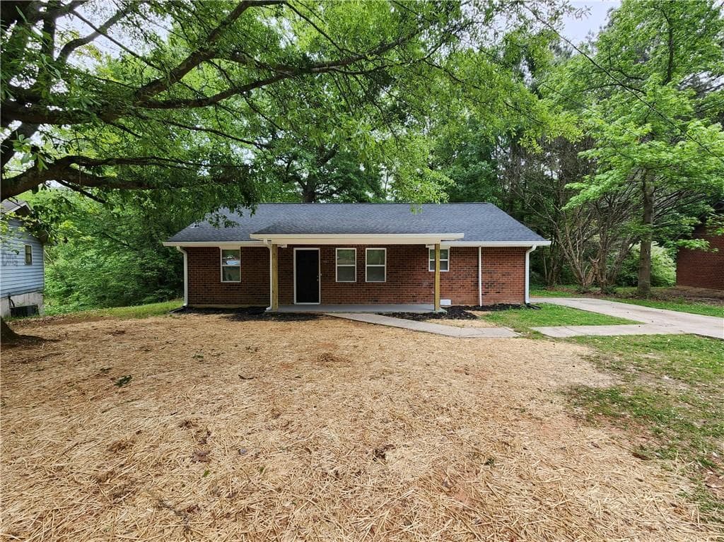 3 bedroom, 2 bathroom, 1,134 sq ft single family residence for rent at 723 W Creek Circle, Monroe, GA 30655 for $1,495 a month
