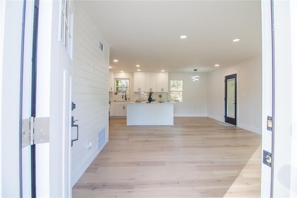 3 bedroom, 2 bathroom, 1,225 sq ft single family residence under contract at 89 McNeal Drive, Marietta, GA 30060 — photo 4