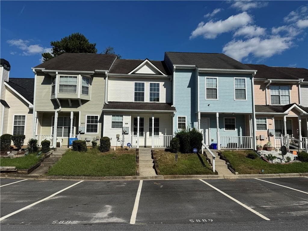 2 bedroom, 2 bathroom, 1,032 sq ft townhouse for sale at 5889 Trent Walk Drive, Lithonia, GA 30038