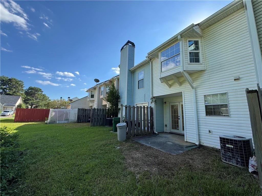 2 bedroom, 2 bathroom, 1,032 sq ft townhouse for sale at 5889 Trent Walk Drive, Lithonia, GA 30038 — photo 4