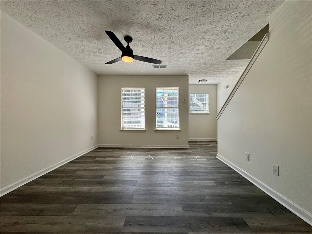 2 bedroom, 2 bathroom, 1,032 sq ft townhouse for sale at 5889 Trent Walk Drive, Lithonia, GA 30038 — photo 7