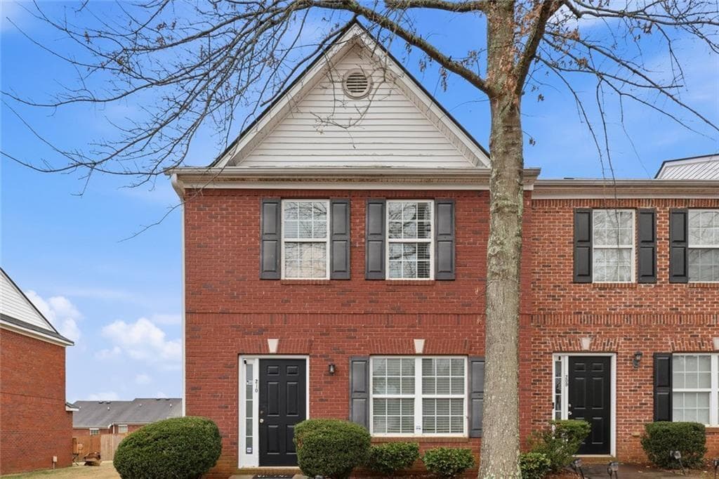 3 bedroom, 3 bathroom, 1,586 sq ft condominium for sale at 7712 Autry Circle 210, Douglasville, GA 30134
