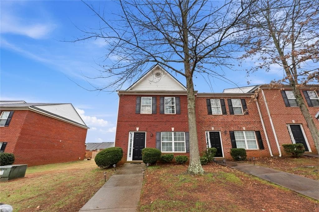 3 bedroom, 3 bathroom, 1,586 sq ft condominium for sale at 7712 Autry Circle 210, Douglasville, GA 30134 — photo 2