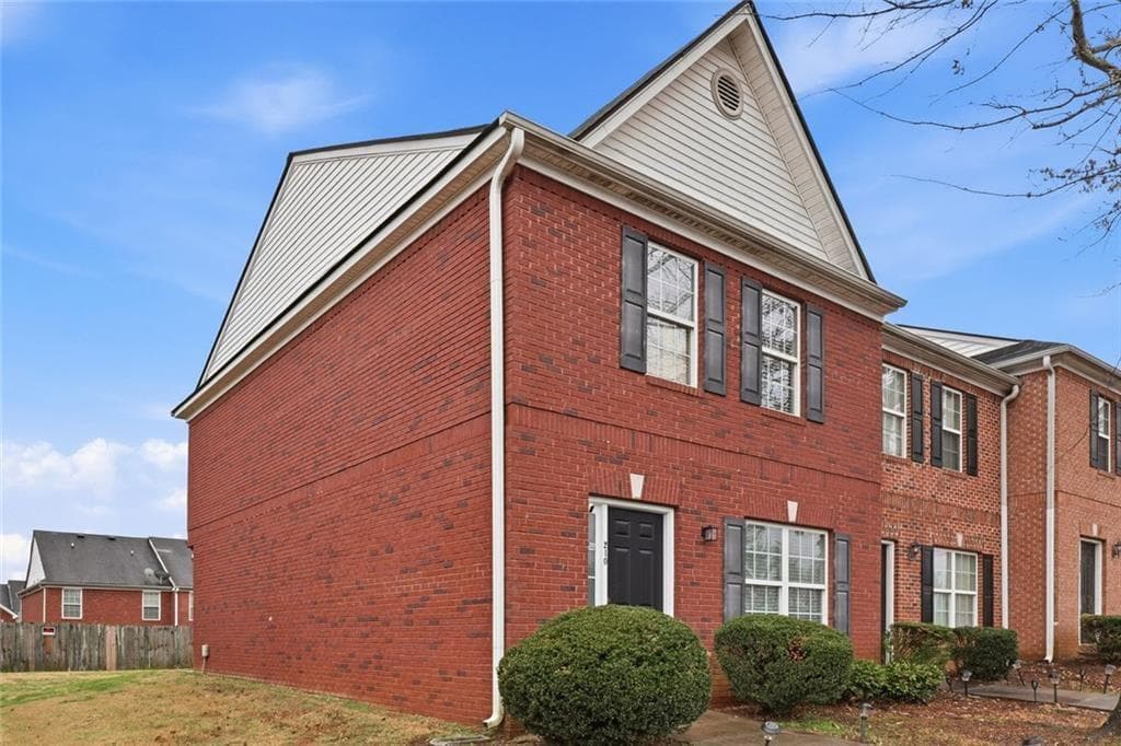 3 bedroom, 3 bathroom, 1,586 sq ft condominium for sale at 7712 Autry Circle 210, Douglasville, GA 30134 — photo 3