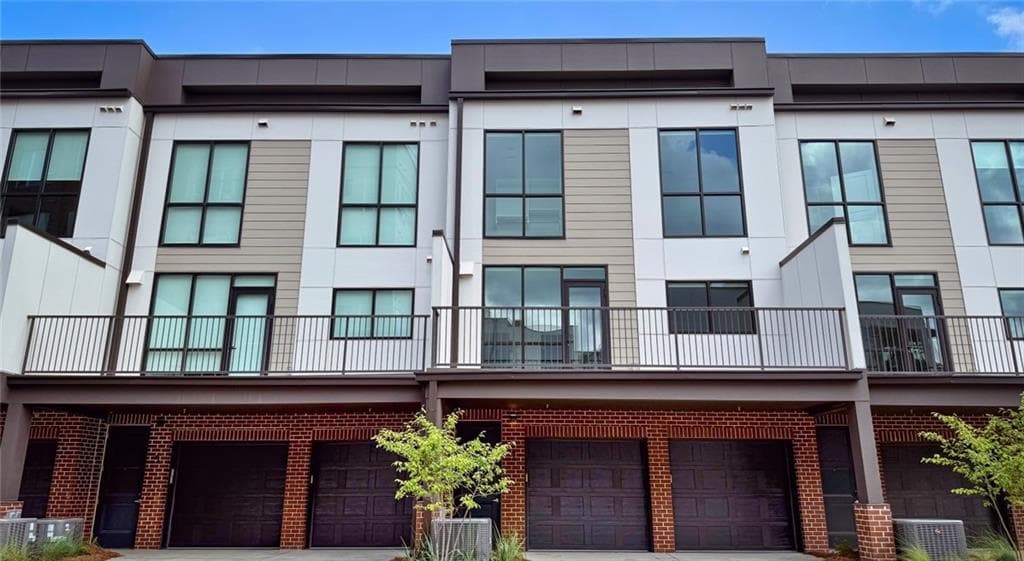 4 bedroom, 4 bathroom, 3,315 sq ft apartment for rent at 1350 Dresden Drive TH, Brookhaven, GA 30319 for $6,615 a month — photo 6