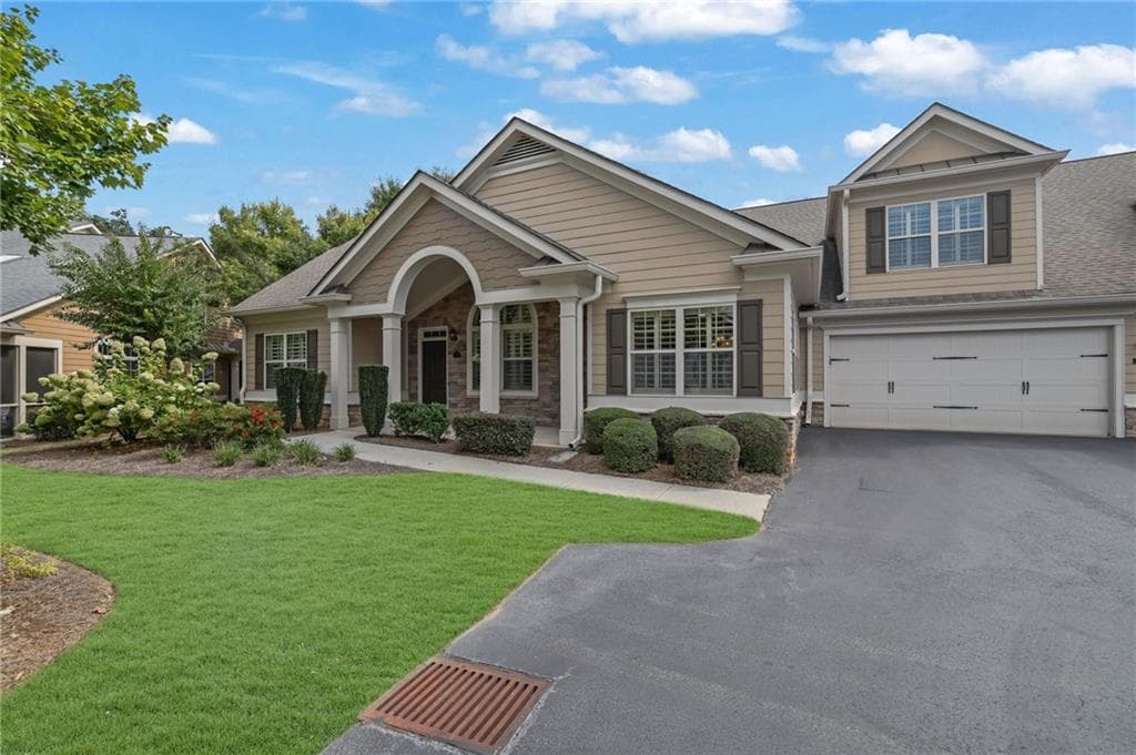 3 bedroom, 3 bathroom, 2,749 sq ft condominium for sale at 1340 Oak Meadows Lane, Cumming, GA 30041 — photo 2