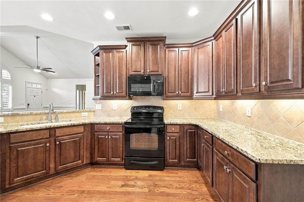 3 bedroom, 3 bathroom, 2,749 sq ft condominium for sale at 1340 Oak Meadows Lane, Cumming, GA 30041 — photo 7