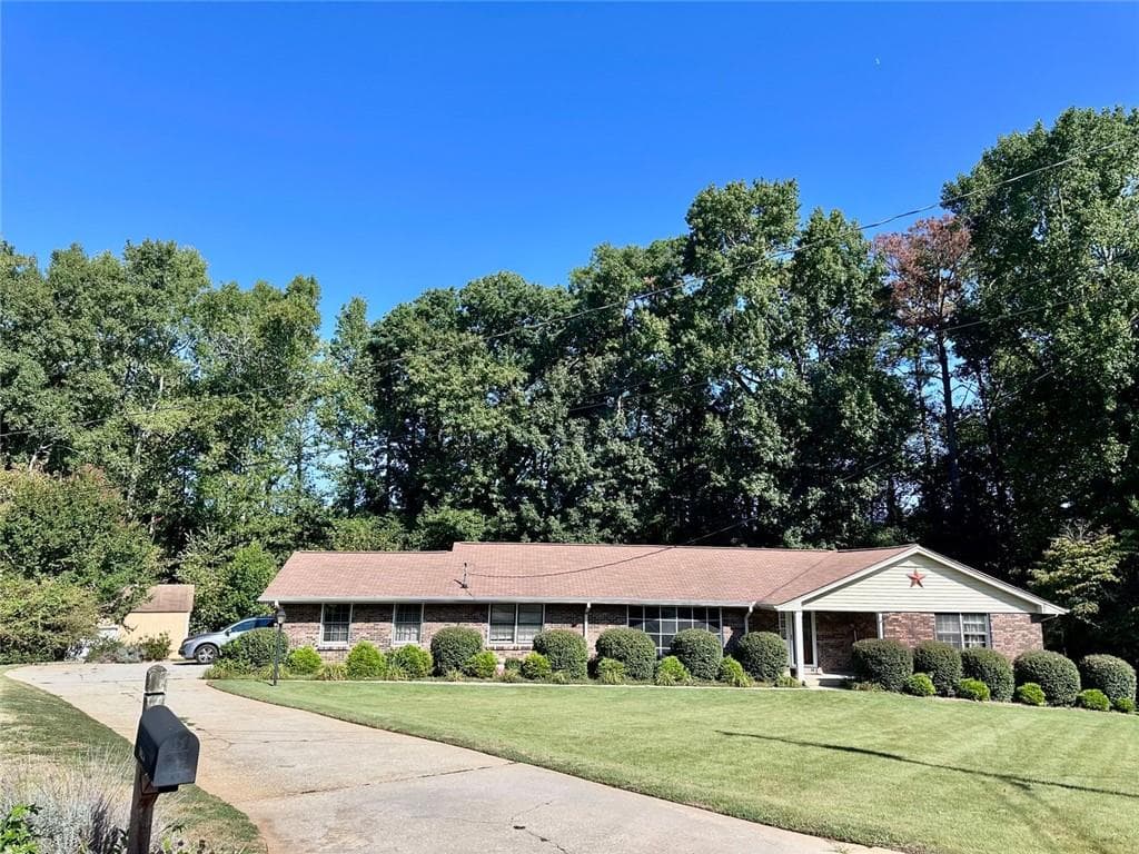 3 bedroom, 2 bathroom, 2,211 sq ft single family residence for sale at 2653 Amberly Way, Snellville, GA 30078 — photo 1 of 47