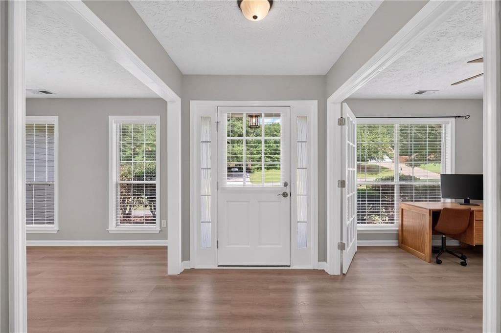 3 bedroom, 2 bathroom, 2,135 sq ft single family residence under contract at 300 Hickory Pointe Court, Villa Rica, GA 30180 — photo 4