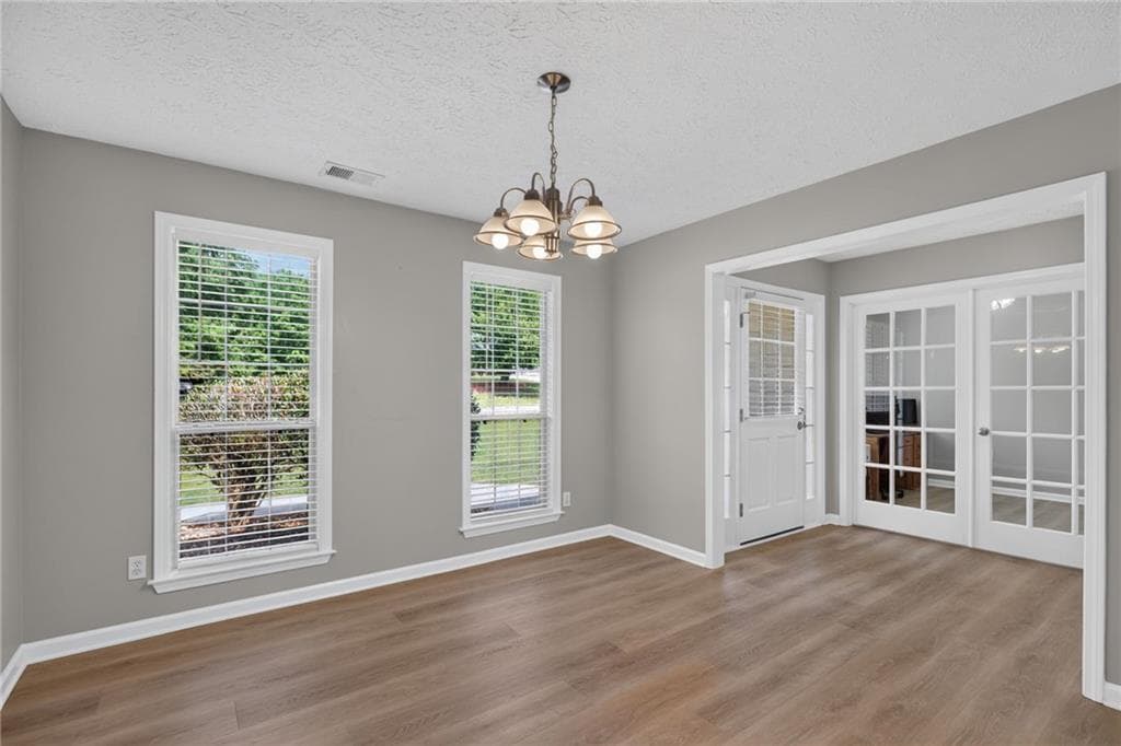 3 bedroom, 2 bathroom, 2,135 sq ft single family residence under contract at 300 Hickory Pointe Court, Villa Rica, GA 30180 — photo 5