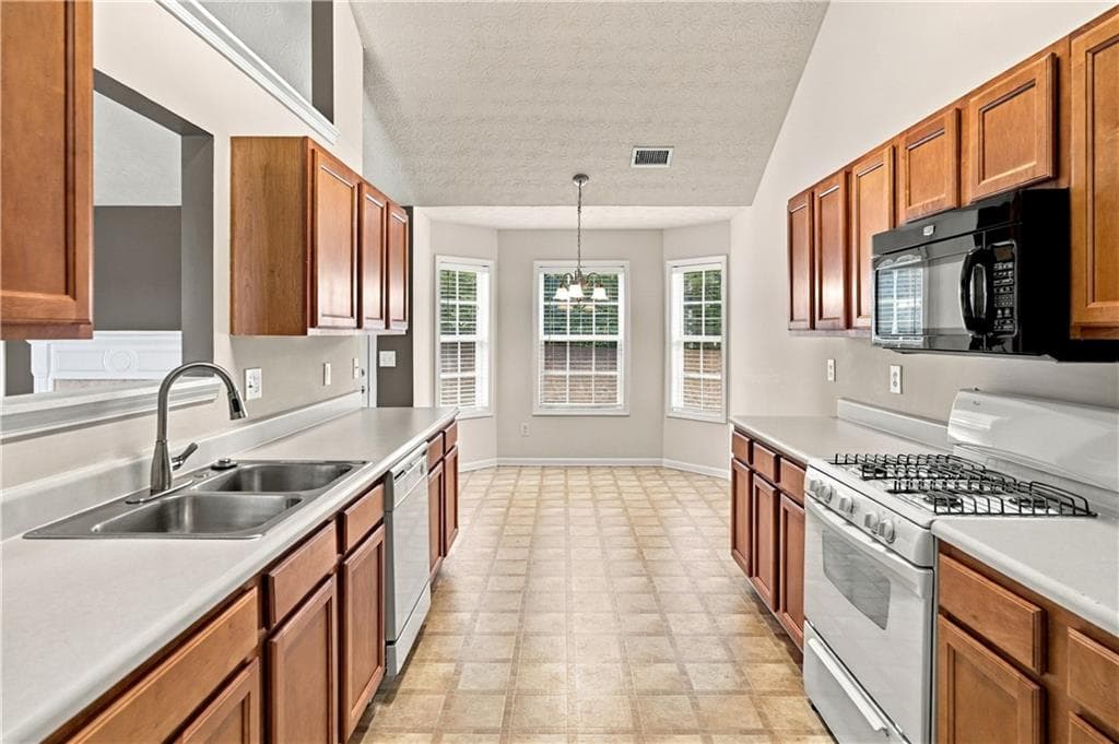 4 bedroom, 2 bathroom, 1,822 sq ft single family residence under contract at 6010 Ambercrest Court, Buford, GA 30518 — photo 5